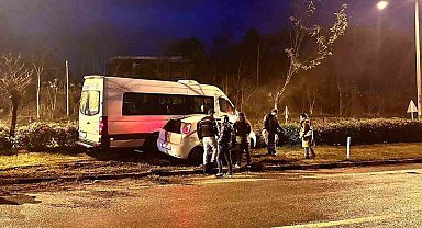 Üç kişinin yaralandığı kaza güvenlik kamerasında