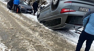 Uludağ yolu çarpışan otomobil pistine döndü, kimileri mahsur kaldı