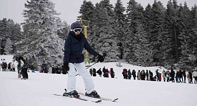 Uludağ'da teleferik ve telesiyej izdihamı, metrelerce kuyruk oluştu