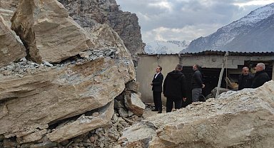 Uludere'de kaya düşmesi sonucu evi zarar gören aileye yardım eli uzatıldı