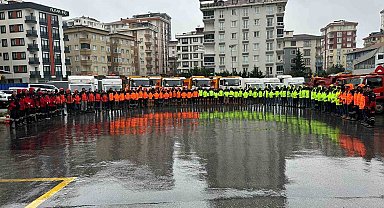 Ümraniye Belediyesi ekipleri kar yağışına karşı hazır