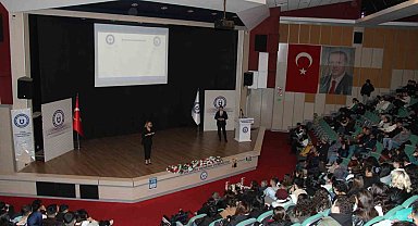 Üniversite öğrencilere yönelik 'Siber Suçlar ve Siber Güvenlik Semineri' düzenlendi