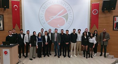 Üniversite öğrencileri, liderlik sunumlarıyla birinci gelebilmek için yarıştı
