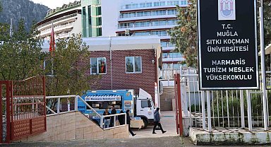 Üniversite öğrencilerine sıcak yemek ikramı