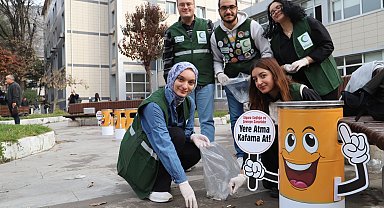 Üniversiteliler kampüste sigara izmariti topladı