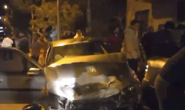 Uşak'ta 2 otomobil çarpıştı: 8 kişi yaralandı