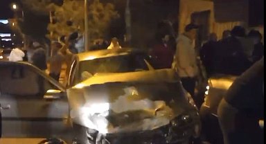 Uşak'ta 2 otomobil çarpıştı: 8 kişi yaralandı