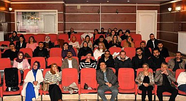 Uyanık kütüphane personeline hizmet içi eğitim