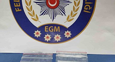 Uyuşturucudan aranan şahıs, uyuşturucu madde ile yakalandı