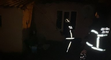 Uzunköprü'de çıkan yangında müstakil ev kül oldu