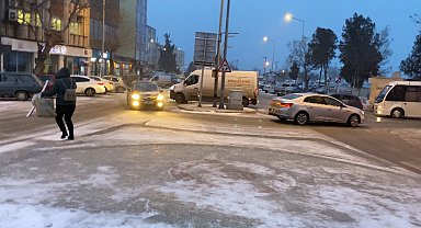 Uzunköprü'de kar yağışı etkili oluyor