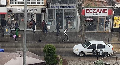 Uzunköprü'de sağanak yağış etkili oluyor