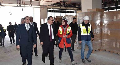 Vali Canbolat, Aydın Şehir Hastanesi'nde incelemelerde bulundu