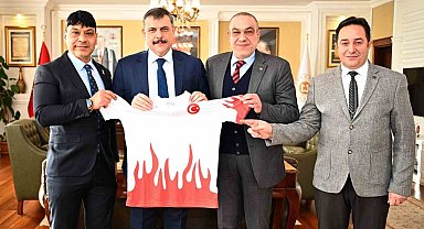 Vali Çiftçi sporcuları kabul etti