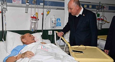 Vali Coşkun yeni yılı görevi başında karşılayan personel ve hastaları ziyaret etti