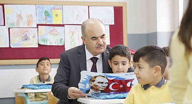 Vali Dağlı, öğrencilerin karne heyecanına ortak oldu