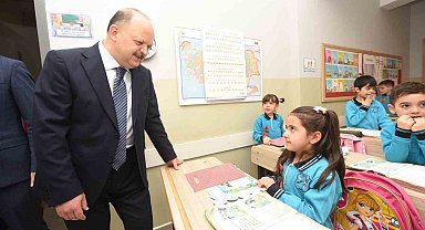 Vali Dallı öğrencilerin karne sevincine ortak oldu
