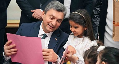 Vali Şahin karne heyecanına ortak oldu