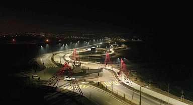 Van Gölü'nün gerdanlığı 'Van Gölü sahil yolu' trafiğe açıldı