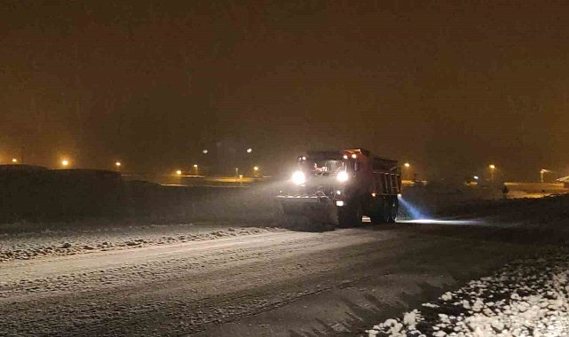 Van'da 53 yerleşim yerinin yolu ulaşıma kapandı