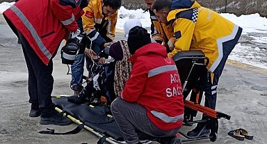 Van'da göğüs ağrısı olan yaşlı hasta için helikopter havalandı