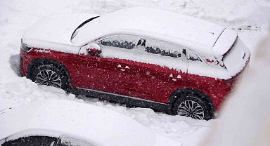 Van'da kar yağışı: 61 yol kapandı