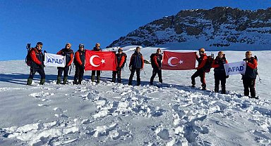 Van'da Sarıkamış şehitleri Erek Dağı'nın zirvesinde anıldı