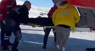 Van'da şiddetli karın ağrısı olan hasta için helikopter havalandı