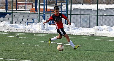 Van'ın milli futbolcusu Şilan performansıyla göz dolduruyor
