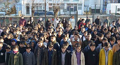 Varto'da şehit askerler için saygı duruşunda bulunuldu