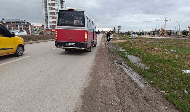 Vatandaşlar bu caddenin eksikliklerinin giderilmesi istiyor