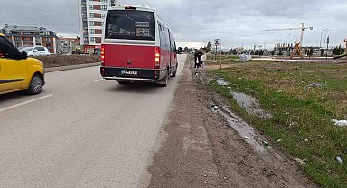 Vatandaşlar bu caddenin eksikliklerinin giderilmesi istiyor