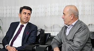 Vefat eden şehit babasının ailesini ziyaret etti