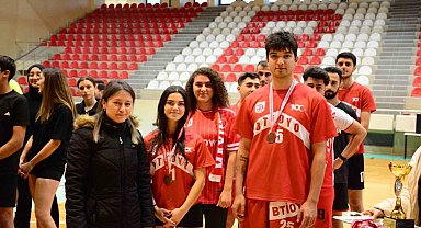 Voleybol Turnuvasında ödüller sahiplerini buldu