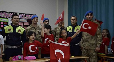 Yalova'da jandarma öğrencilerle buluştu