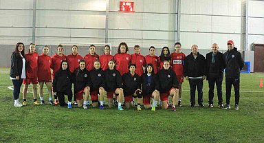 Yalovaspor Kadın Futbol Takımı ilk maçına çıkmaya hazırlanıyor