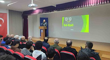 Yazar Salih Uyan üniversite öğrencileri ile buluştu