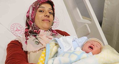 Yeni yılın ilk bebeği Hatay'da dünyaya geldi