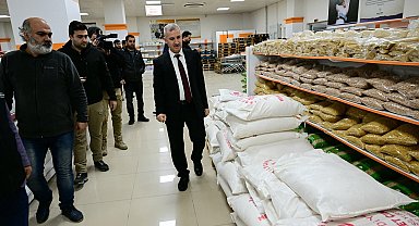 Yeşilyurt'ta ihtiyaç sahibi ailelere un yardımı