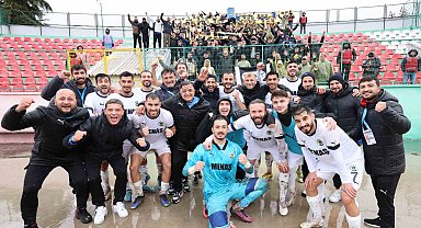 Yılmaz Vural yönetimindeki Menemen FK, zirveye oynuyor