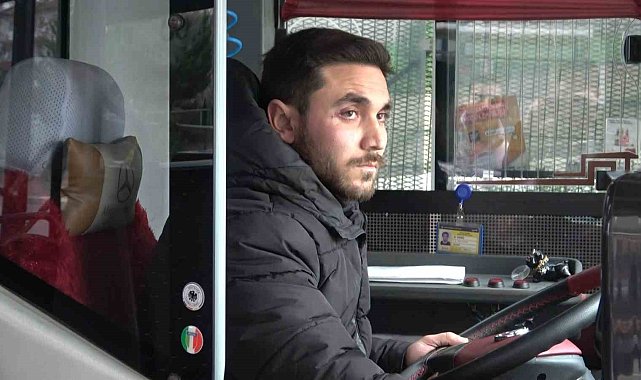 Yol istedi, yolcuların gözü önünde 4 kişinin saldırısına böyle uğradı