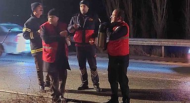 Yolda mahsur kalanlara kumanya yardımı