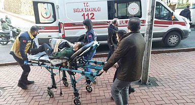 Yolda yürürken fenalaşan adamın imdadına ekipler yetişti