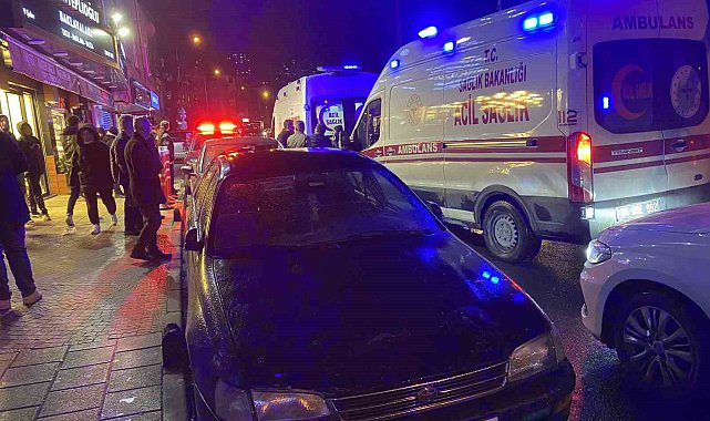 Yolda yürürken silahlı saldırıya uğrayan 2 kişiden 1'i iş yerine sığındı
