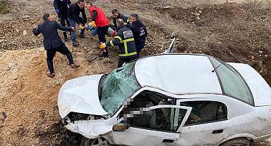 Yoldan çıkan otomobil hurdaya döndü: 1 ölü, 3 yaralı