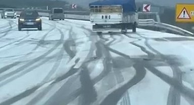 Yollar buz tuttu, araçlar yolda kaldı