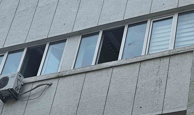 Yorgun merminin hedefi bu kez Artvin'de valilik binası oldu