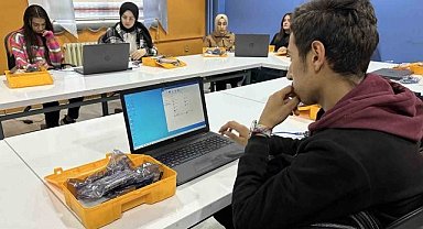 Yüksekova polisinden 7 bin 100 öğrenciye seminer