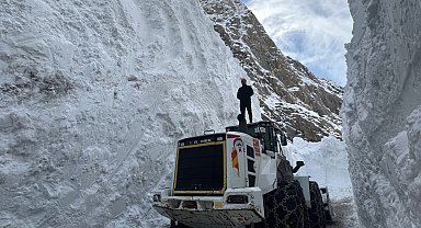 Yüksekova'da çığ bölgesindeki kar kalınlığı 10 metreyi geçti