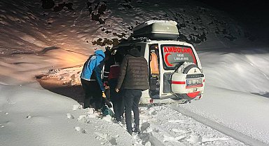 Yüksekova'da hipertansiyon hastası kadın 4 saatlik çalışma sonucu kurtarıldı